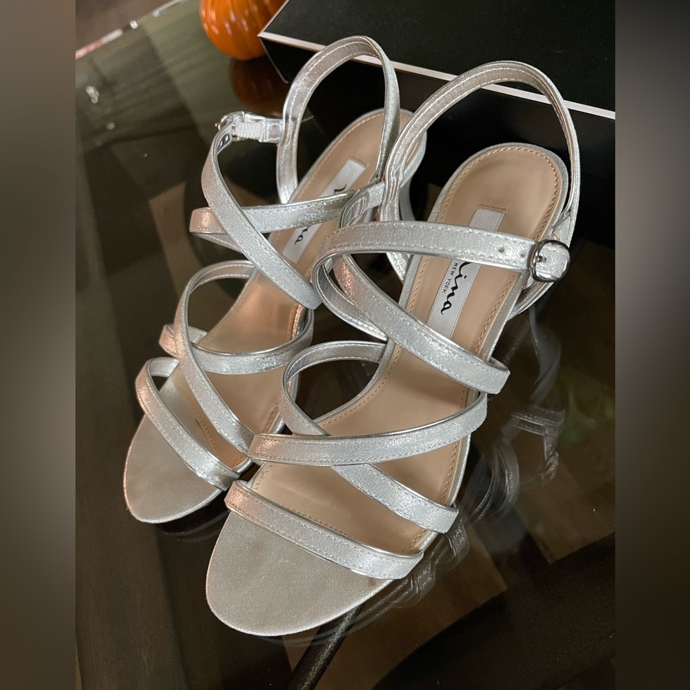 Nina GENAYA
WOMENS SILVER STRAPPY MID-HEEL DRESSY SANDAL - Picture 4 of 9